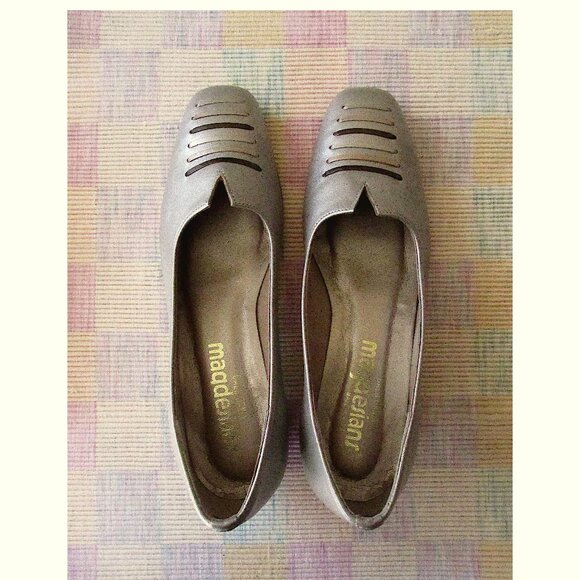 Magdesians Pearlized Taupe Pumps Women's Size 7M - Picture 2 of 9